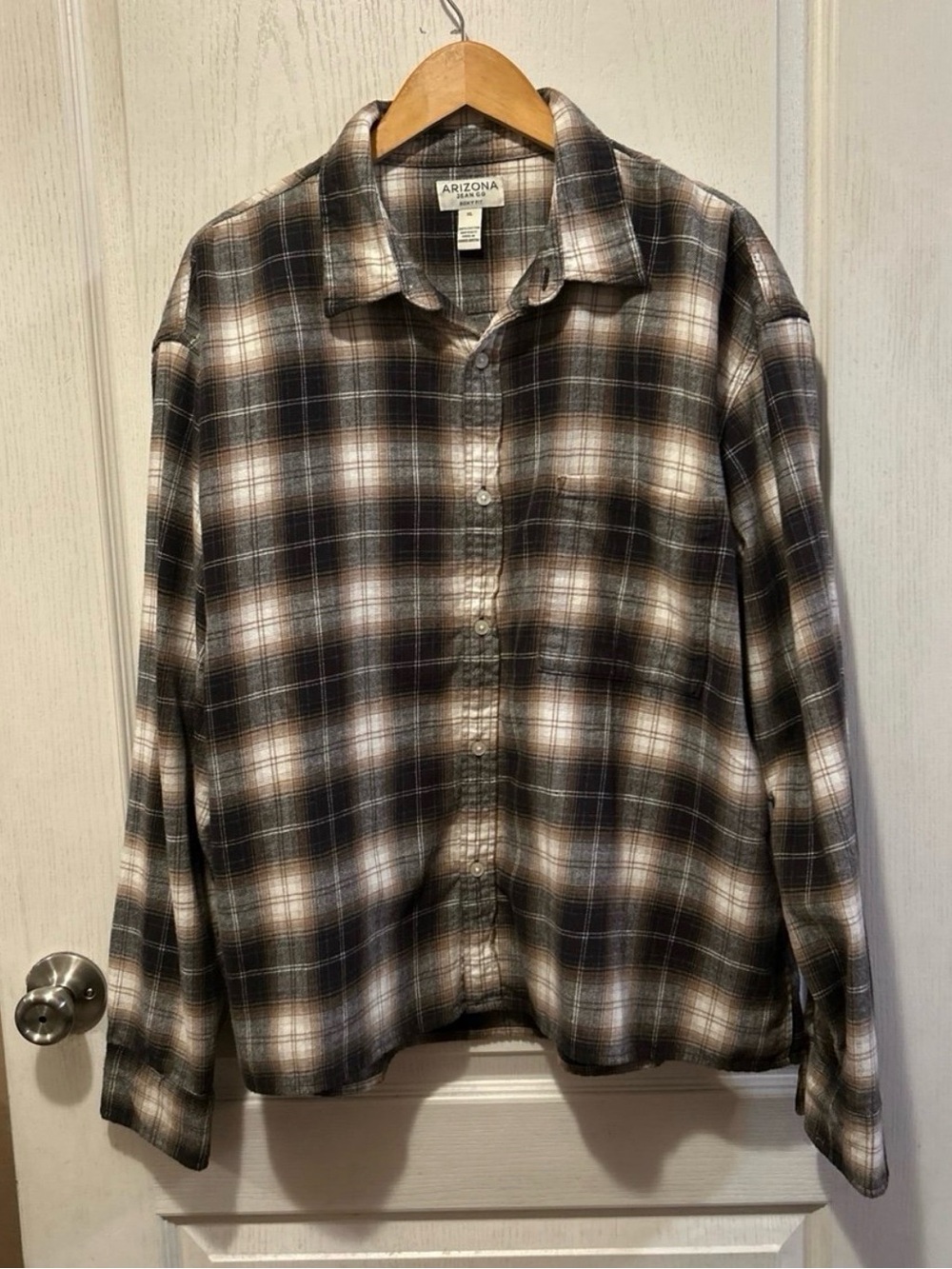 Arizona Jean Company Men's Brown and White Plaid Button-Down Shirt Size: XL